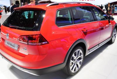 2015 Volkswagen Golf Alltrack, video e tutte le caratteristiche
